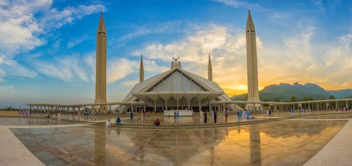 Do I need a visa for PAKISTAN?